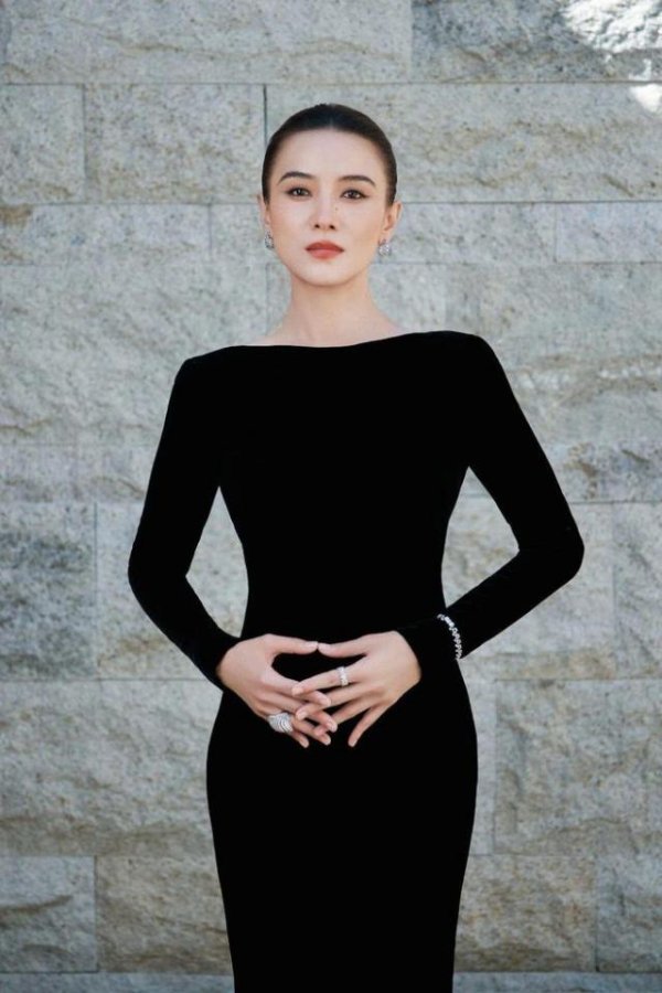 永旺配资端 她拿影后，争议这么大吗？